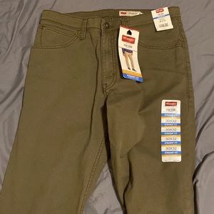 Selling wrangler jeans